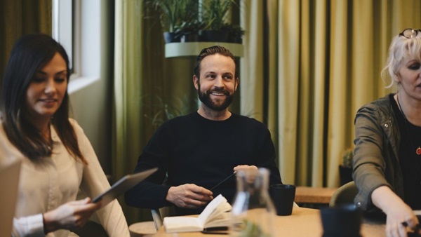 Mand_til_mde_image_16_9_992x558