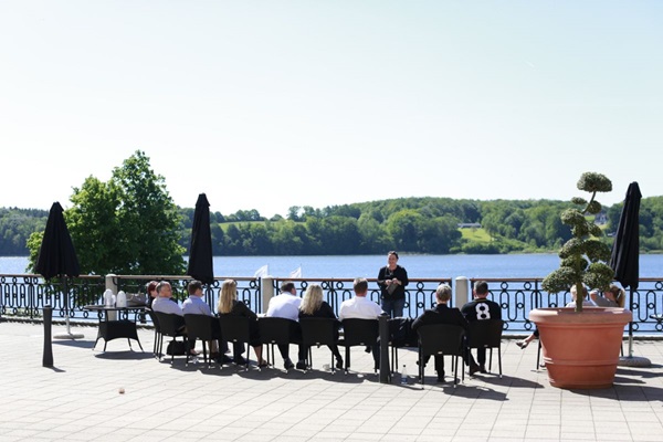 Kursus-udenfor-pa-terrassen