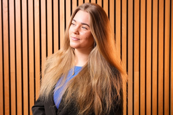 Natalie-Bennett_1200X800