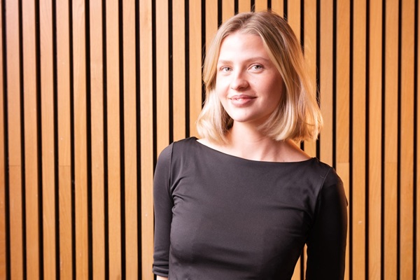 Olivia-Overgaard_1200x800